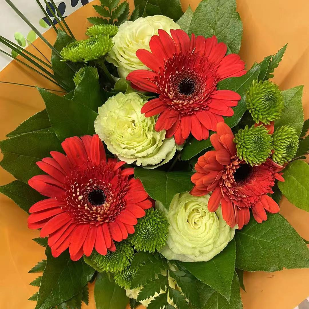 Seasonal Mix Flowers Bouquet (Large)