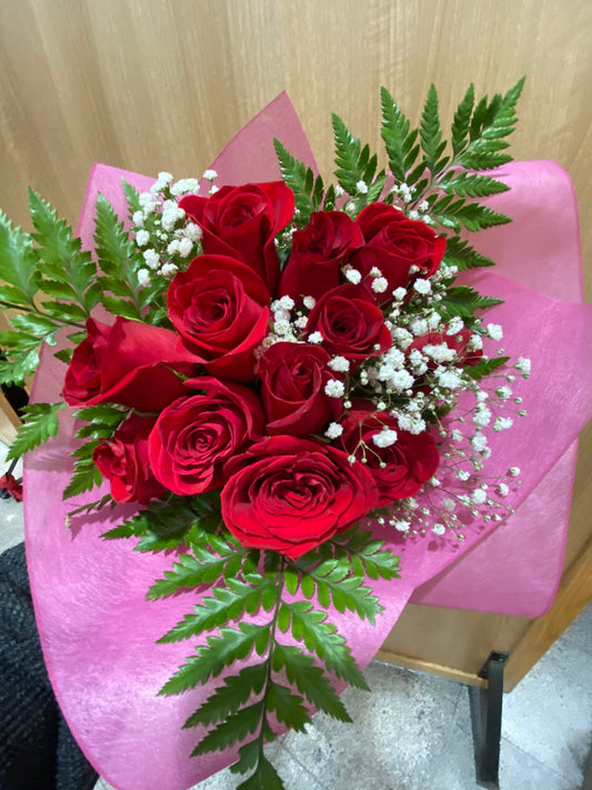Red Roses Half Dozen with Seasonal Fillers